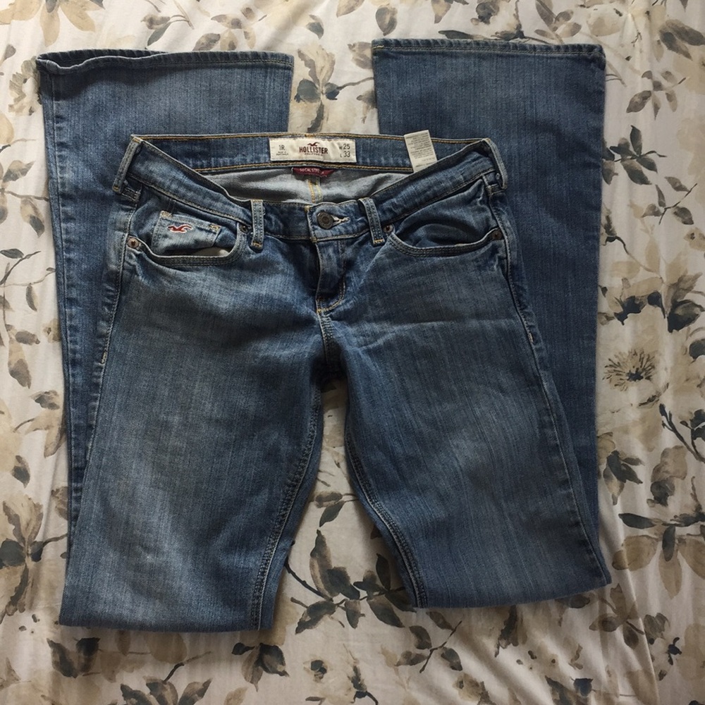 ⭐️HOLLISTER BOOT CUT JEANS⭐️